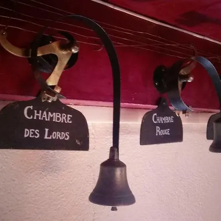 Les Contreforts 住宿加早餐酒店 Pondaurat